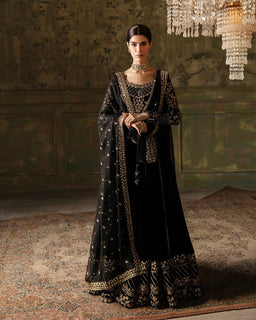 Faiza saqlain black wedding edition