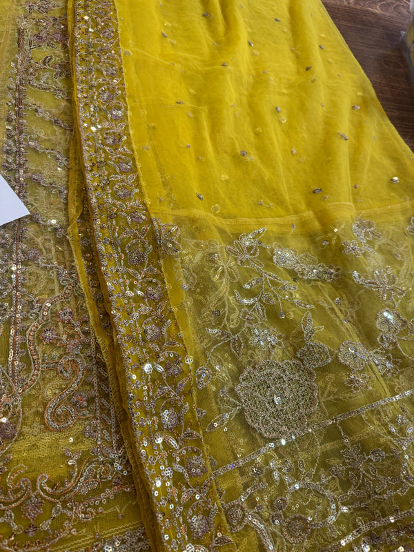 Faiza saqlain golden wedding edition