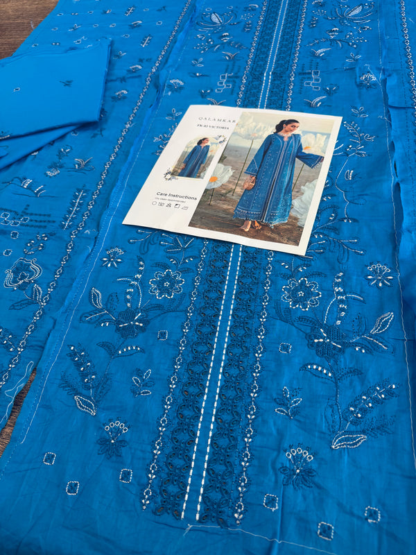Qalamqar blue lawn