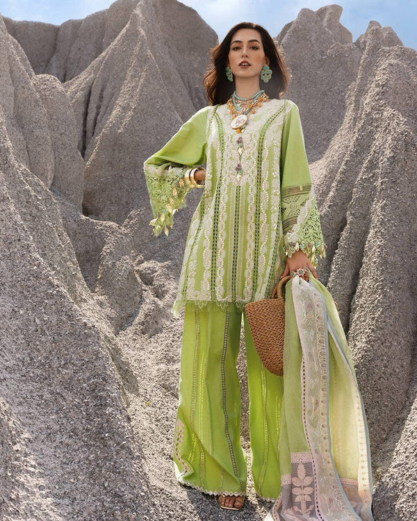 Saira Shakira parrot lawn 2025
