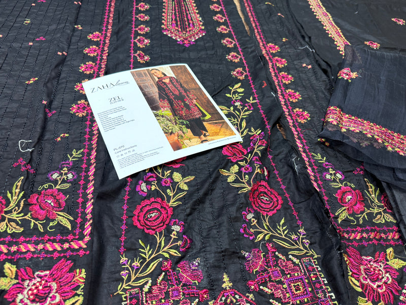 zaha black red lawn