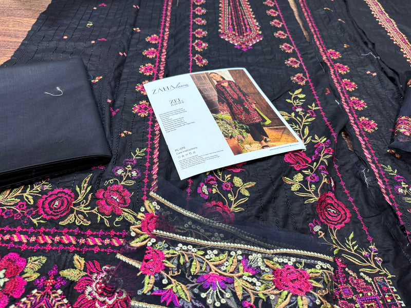 zaha black red lawn