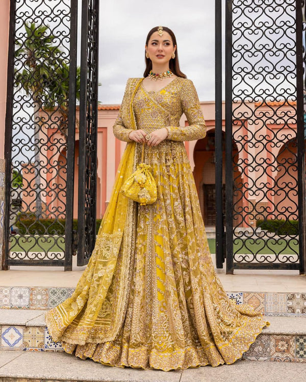 Faiza saqlain golden wedding edition