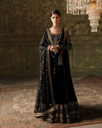 Faiza saqlain black wedding edition